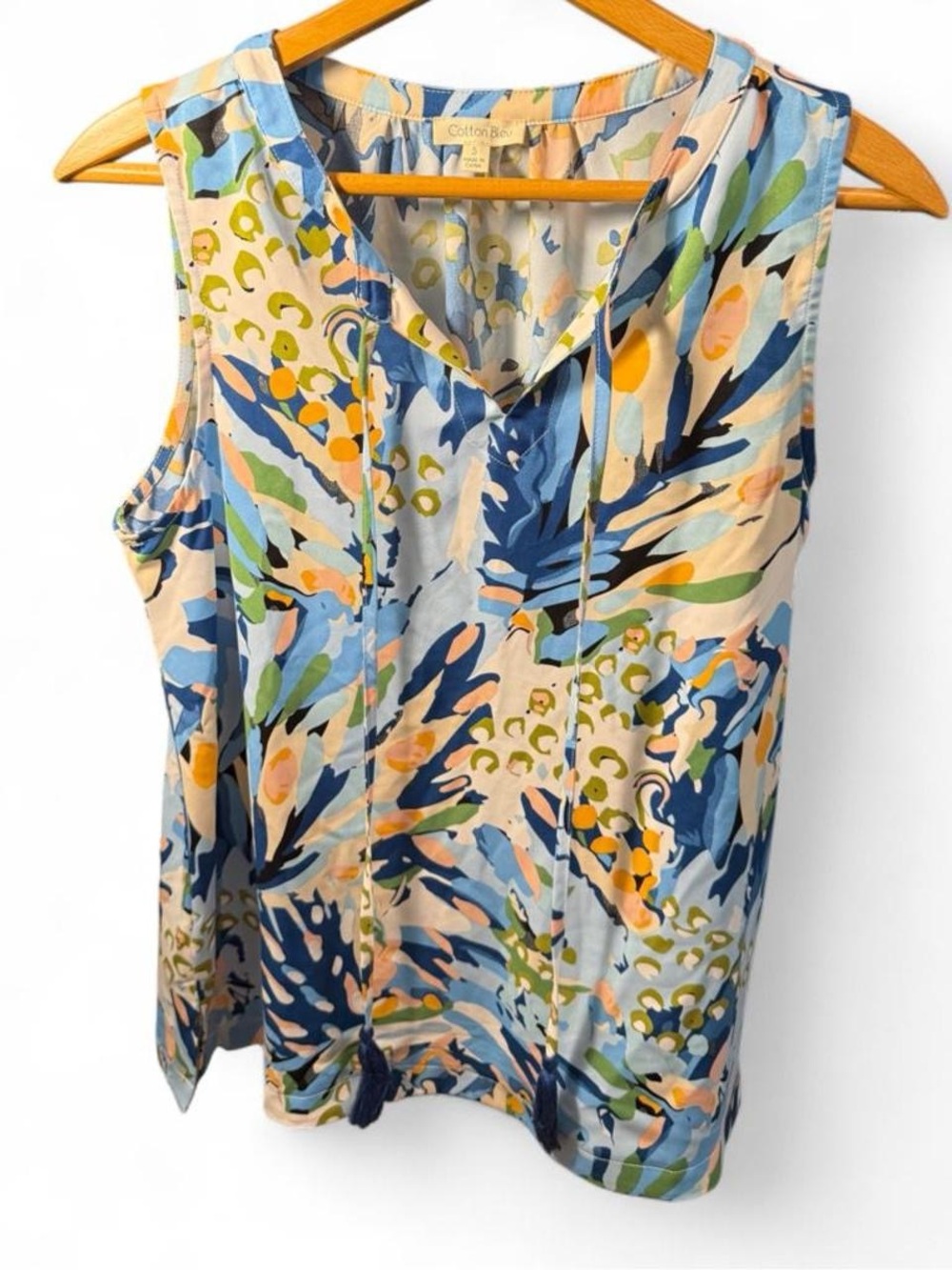 Sleeveless Vibrant Printed V-Neck Shell Top in Multicolor